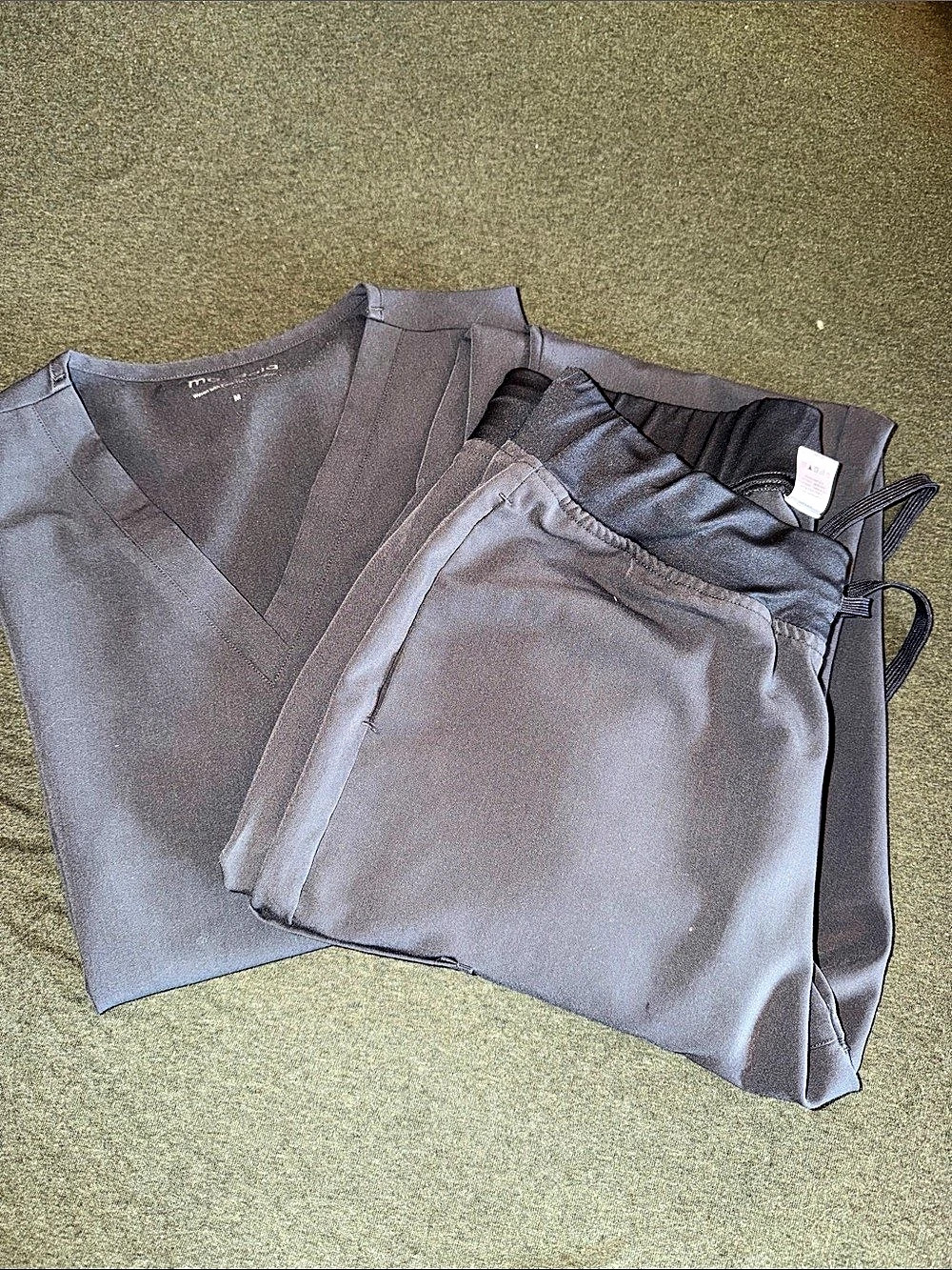 MANDALA SCRUB SET. DARK GREY.